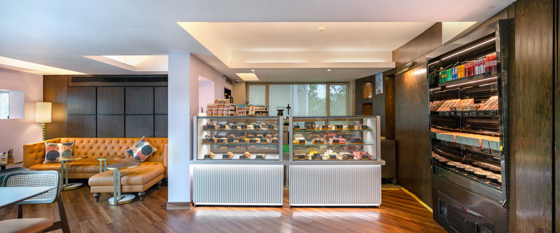 Hotels with cafe lounge near Mumbai airport.jpg